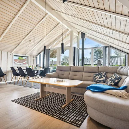 Frosina - 300m From The Sea By Interhome